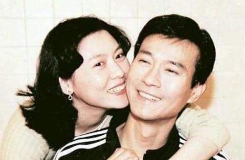 官晶华为何迷恋郑少秋：郑少秋真的爱官晶华吗