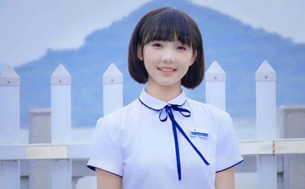 吕小雨真实身高及个人资料：创造101吕小雨排名