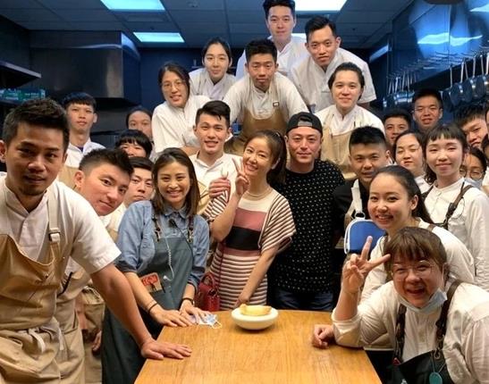 林心如霍建华庆祝结婚四周年