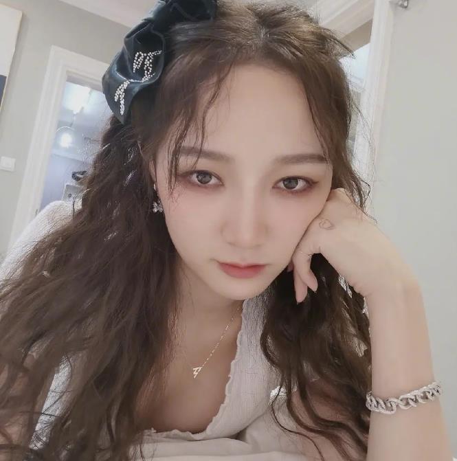 孟佳出道经历：孟佳什么时候出道的