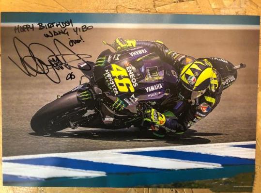 王一博收到罗西签名照