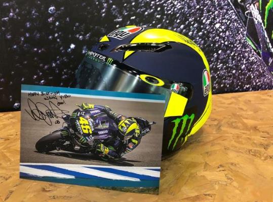 王一博收到罗西签名照