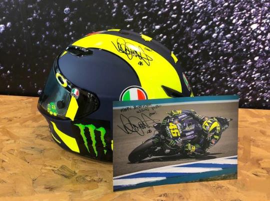 王一博收到罗西签名照