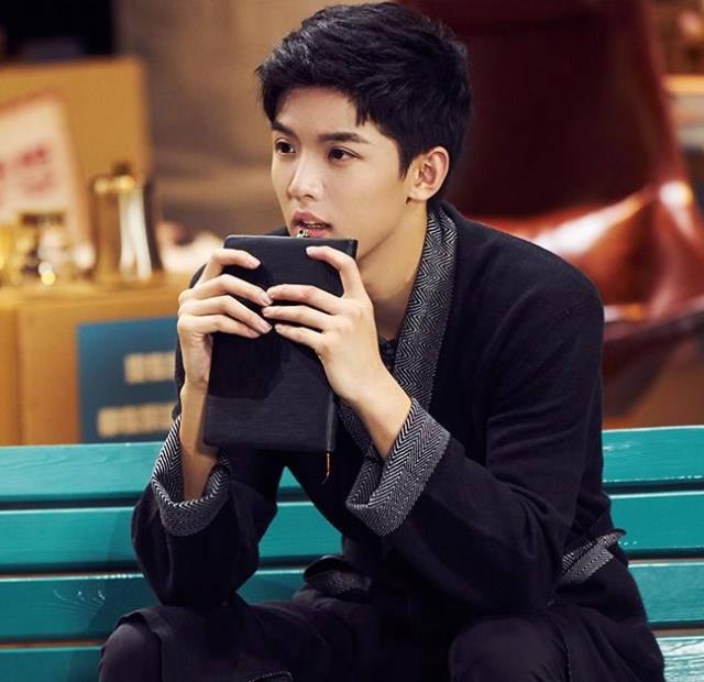 周峻纬英年早婚什么梗：周峻纬唱歌好听吗