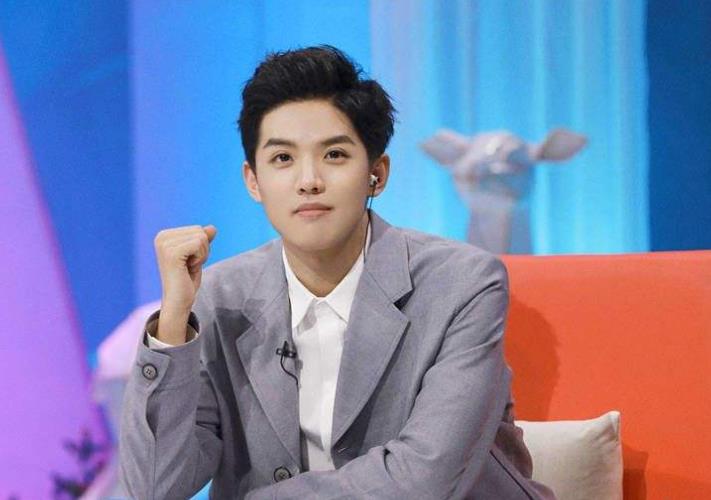 周峻纬英年早婚什么梗：周峻纬唱歌好听吗