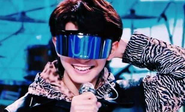 少年之名凡宇为什么不露脸：凡宇和易烊千玺什么关系