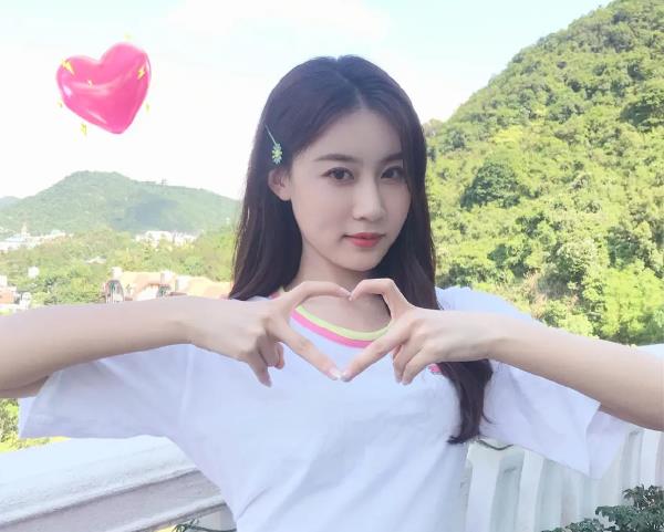 张雅卓是谁捧红的？创造营2020张雅卓的家世