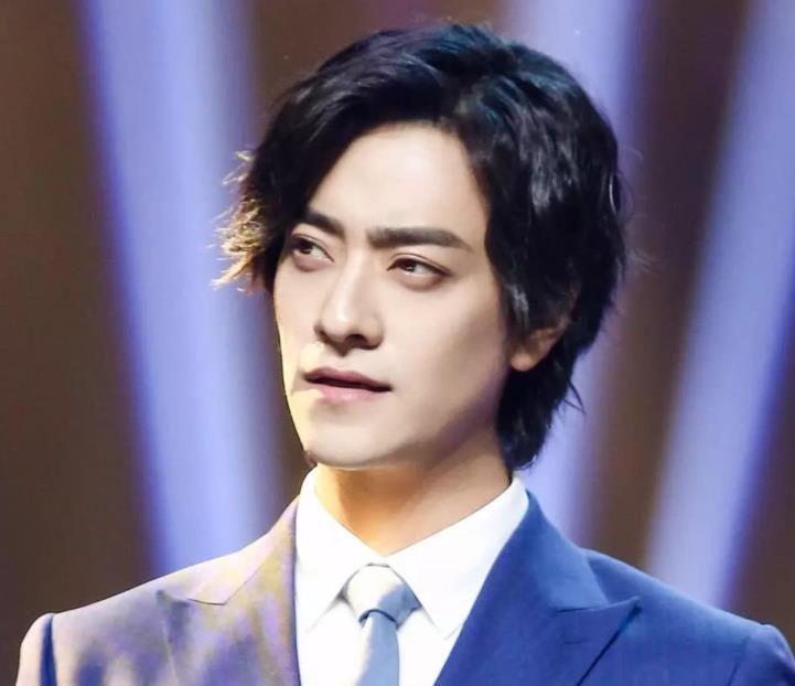 郑云龙阿云嘎是怎么认识的：郑云龙有女朋友吗