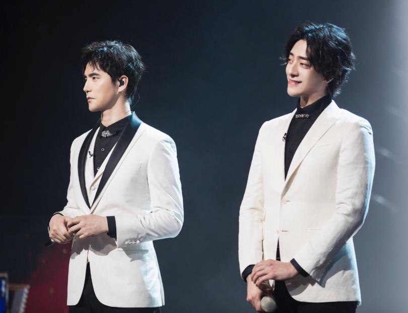 郑云龙阿云嘎是怎么认识的：郑云龙有女朋友吗