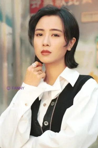 袁洁莹个人资料及短发照片