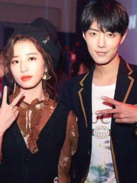 周雨彤肖战怎么认识的：周雨彤肖战合照