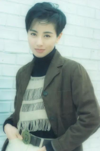 袁洁莹个人资料及短发照片