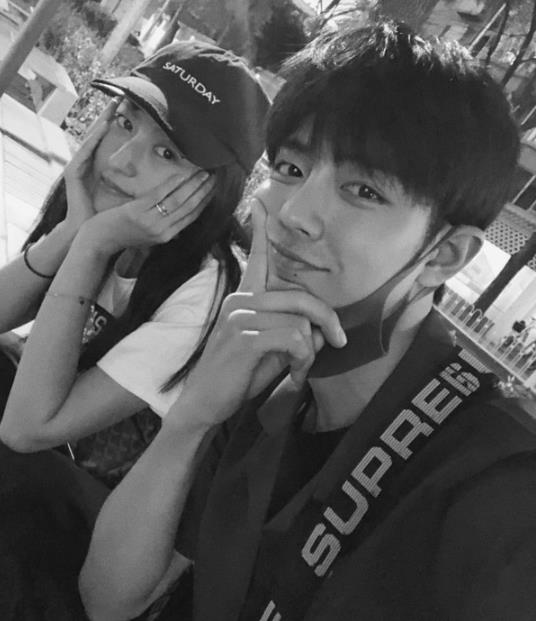 周雨彤肖战怎么认识的：周雨彤肖战合照