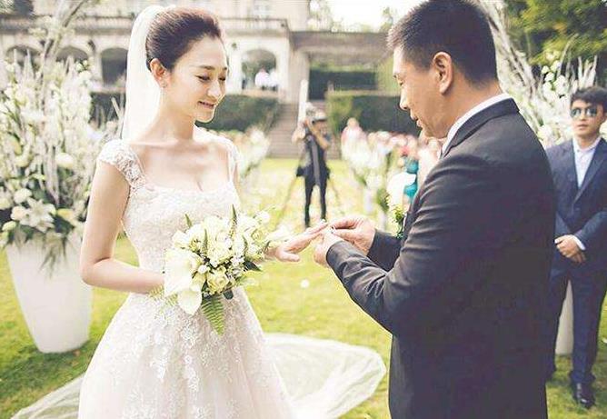 李小冉现在的老公是谁：李小冉和鄢颇为什么分手