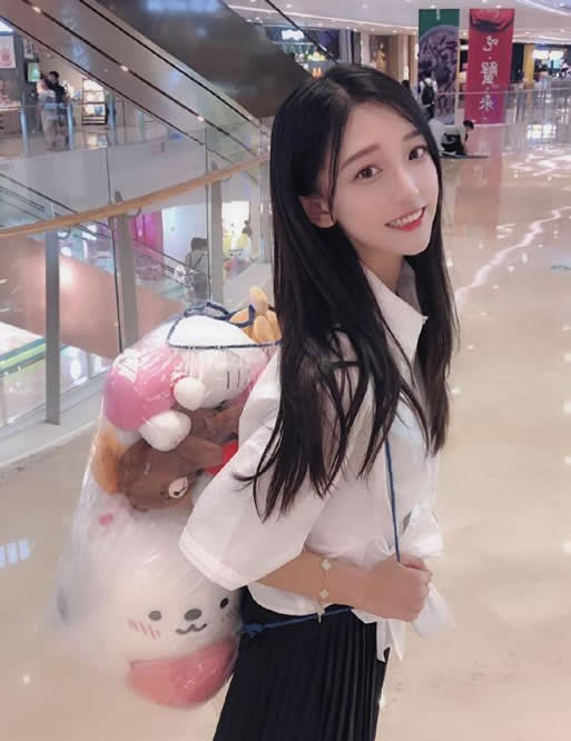 抖音临界十缨资料简介：一大泼临界十缨小姐姐美照