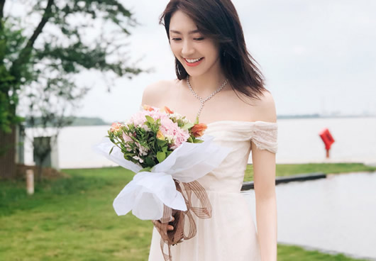 黄梦莹的个人资料简介及照片 黄梦莹老公及婚纱照