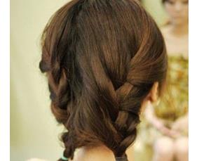 女生披肩卷发怎么扎好看,如何打理披肩卷发 女生披肩卷发怎么扎好看,如何打理披肩卷发