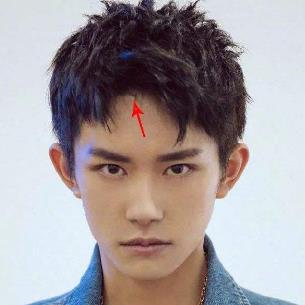 女生披肩卷发怎么扎好看,如何打理披肩卷发 女生披肩卷发怎么扎好看,如何打理披肩卷发