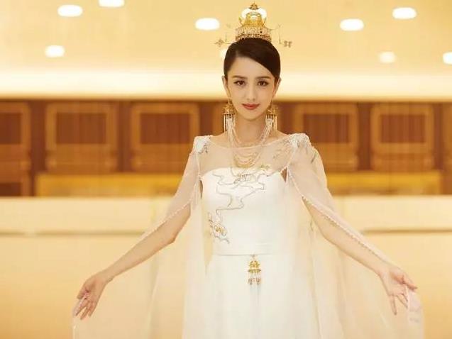 佟丽娅是什么民族：佟丽娅新疆名字叫什么