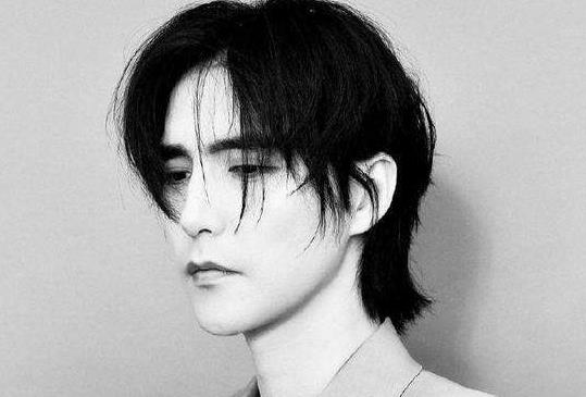 阿云嘎身世是怎么回事：让人心疼的阿云嘎身世揭秘