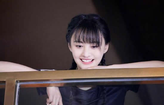 郑爽个人资料简介及最新图片写真介绍