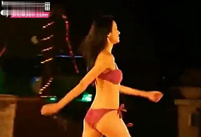 马凡舒个人资料是哪个队球迷：马凡舒T台泳裤意外掉落事件照片