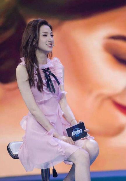 马凡舒个人资料是哪个队球迷：马凡舒T台泳裤意外掉落事件照片