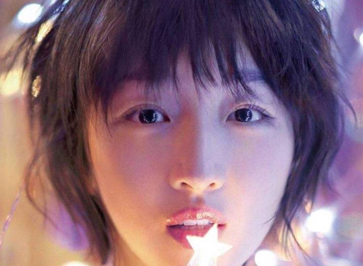 周冬雨的电影资源为什么这么好：周冬雨在电影圈的地位如何