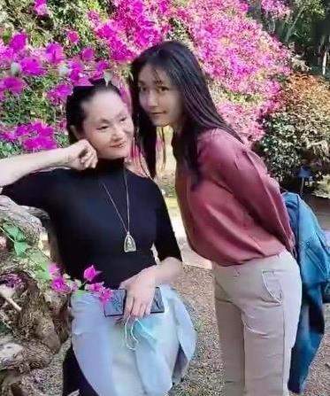 于文华罕晒24岁女儿