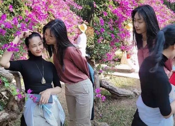 于文华罕晒24岁女儿