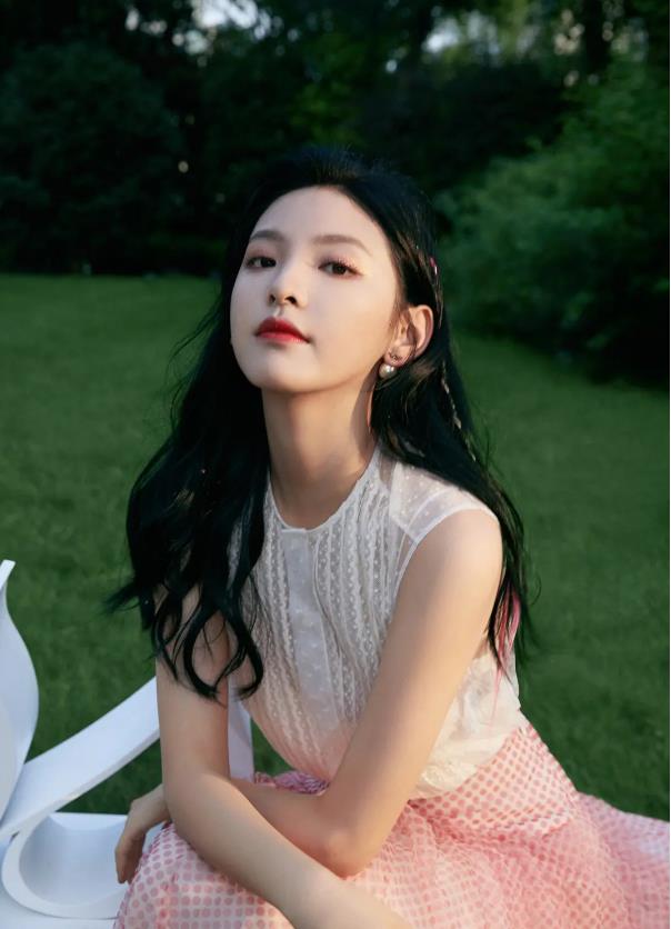 章若楠高清壁纸：章若楠高清图片集锦