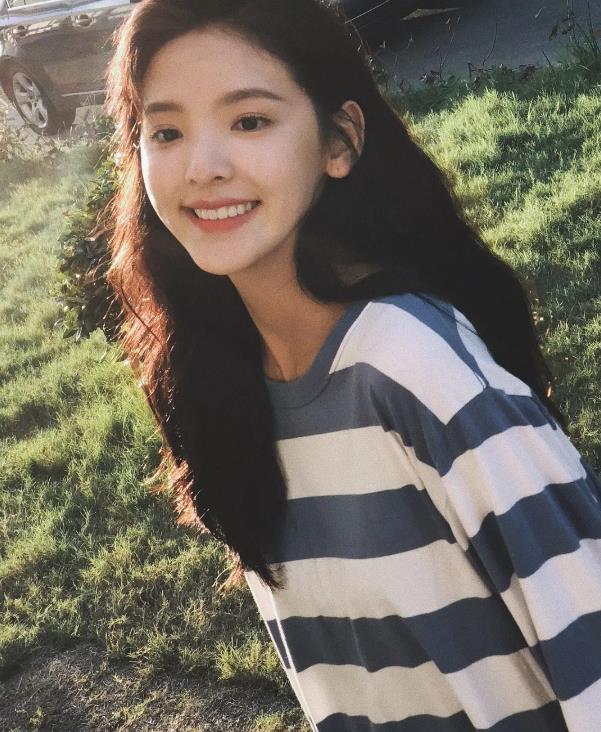 章若楠高清壁纸：章若楠高清图片集锦