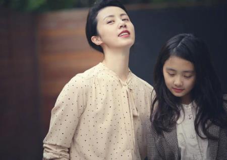 孙莉回应多多打耳洞染发