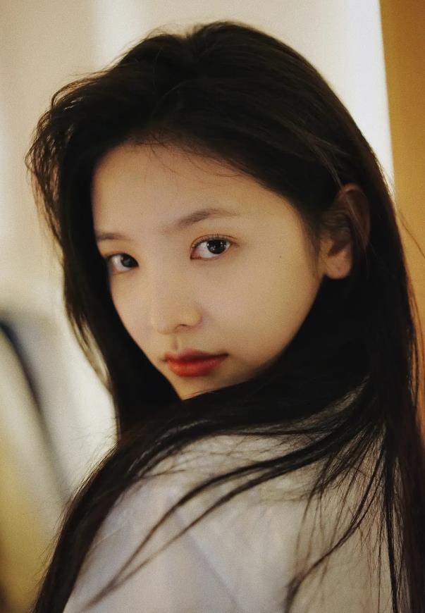 章若楠高清壁纸：章若楠高清图片集锦