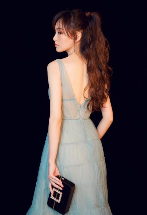 唐嫣最美图片：唐嫣长腿薄纱性感照片