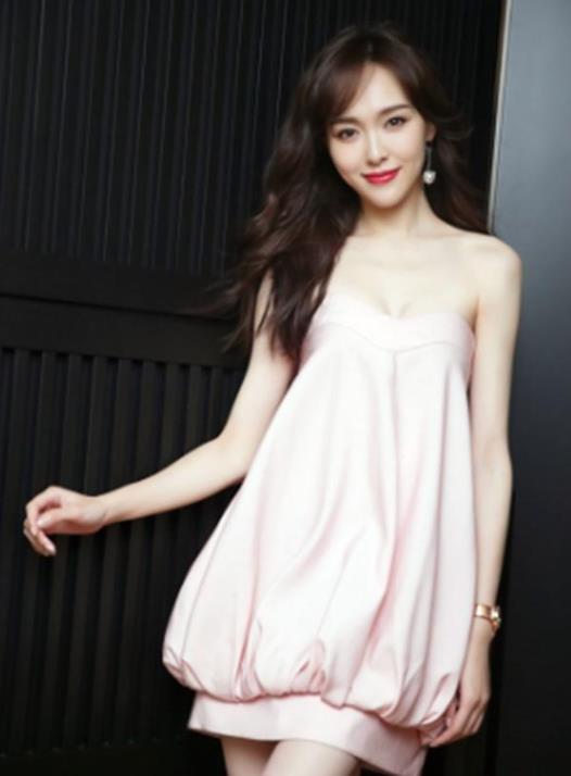 唐嫣最美图片：唐嫣长腿薄纱性感照片