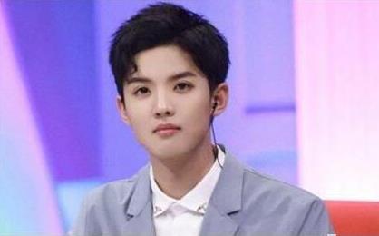 周峻纬妻子照片资料：周峻纬英年早婚是什么梗