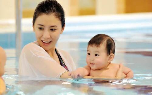 贾静雯家庭背景及心酸往事：令人心疼（图）