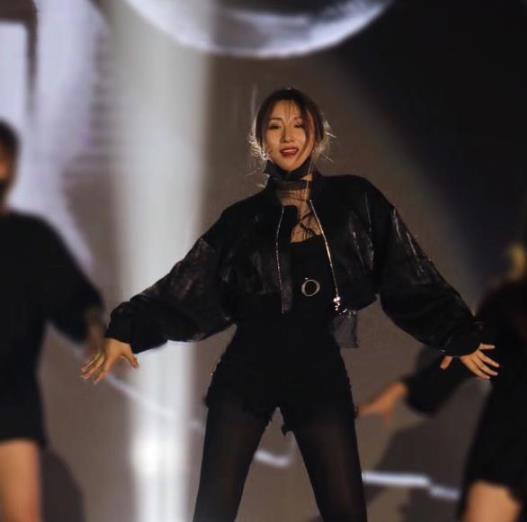 锤娜丽莎女团时期照片：锤娜丽莎参加的综艺