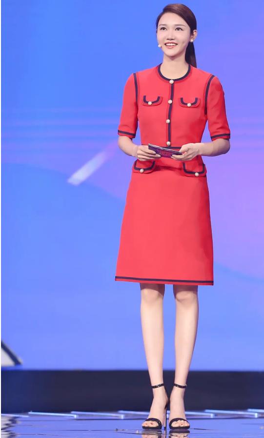 主持人龙洋个人资料简介：主持人龙洋性感照及老公是谁