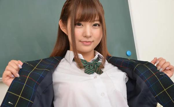 彩乃奈奈资料照片：彩乃奈奈性感剧照大全