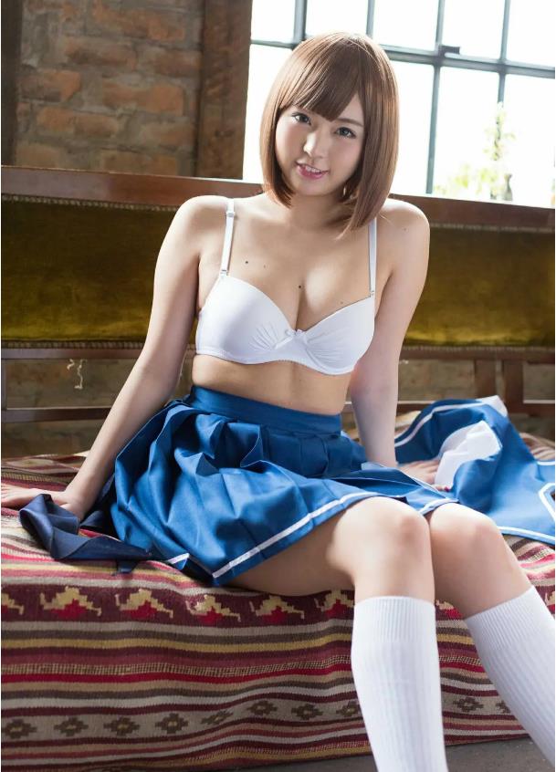 彩乃奈奈资料照片：彩乃奈奈性感剧照大全