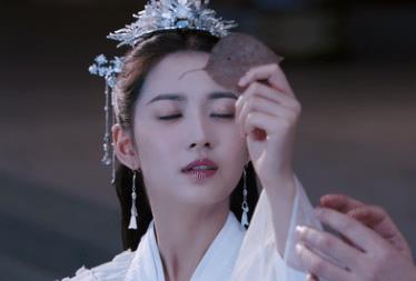 镜双城女主是那笙还是白樱，那笙和苏摩在一起了吗