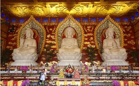 星云大师：大雄宝殿要供奉哪一尊佛像是否有一定根据？