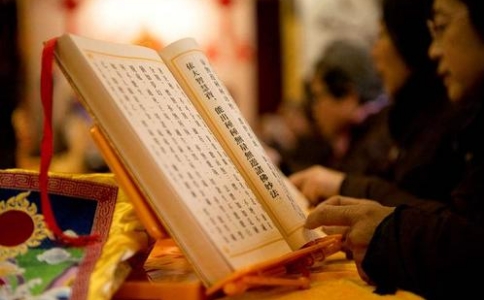 晚上诵经可以吗？