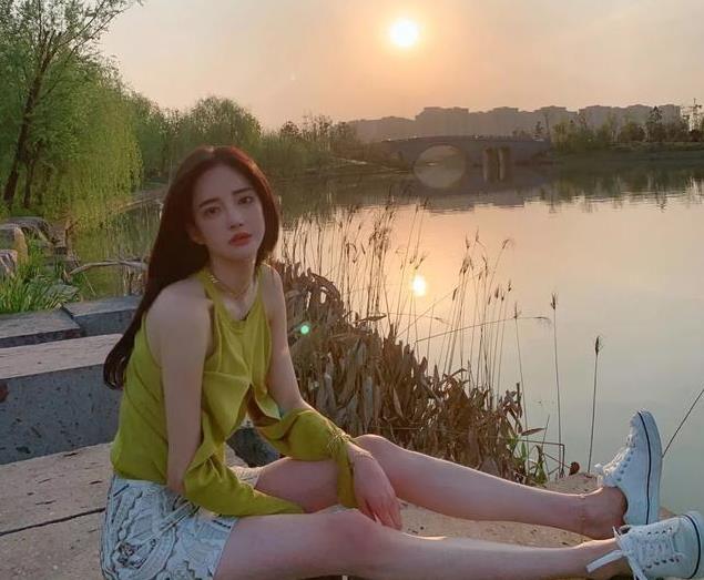 韩国花蛇潘十亿图片简介