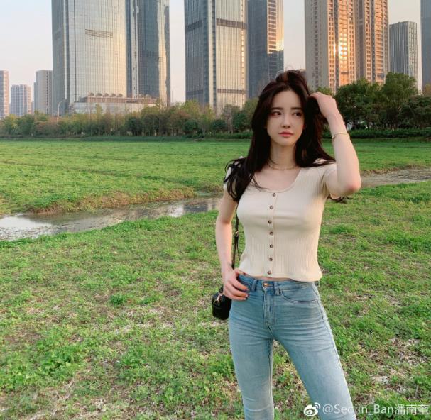 韩国花蛇潘十亿图片简介