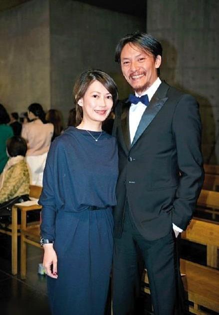 张震老婆比他大几岁
