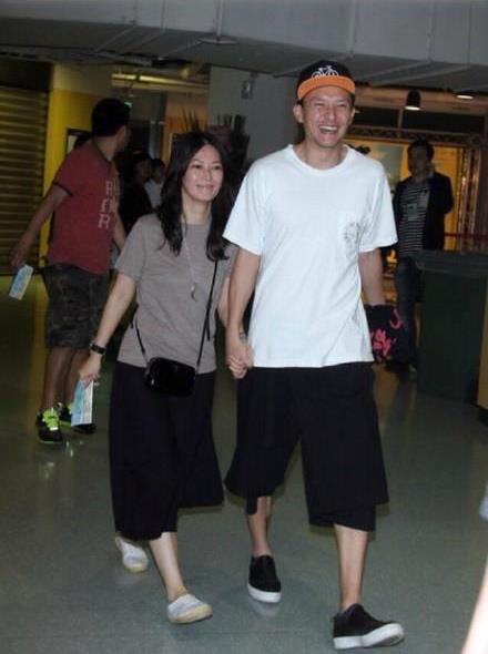 张震老婆比他大几岁