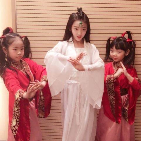 陶奕希是谁？亭亭玉立的陶奕希，再次美出新高度（图）